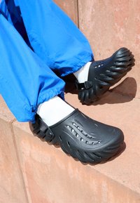 ECHO UNISEX - Saboţi - black