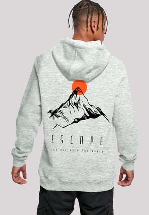 Grauer Pullover-Hoodie mit einem Berg-Graphic und orangefarbener Sonne auf dem Rücken. Mit langen Ärmeln und einer vorderen Kängurutasche.