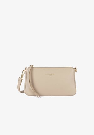 Pochette bracelet Lancaster en cuir beige avec fermeture éclair dorée, bandoulière amovible et nom de marque subtilement embossé à l'avant.