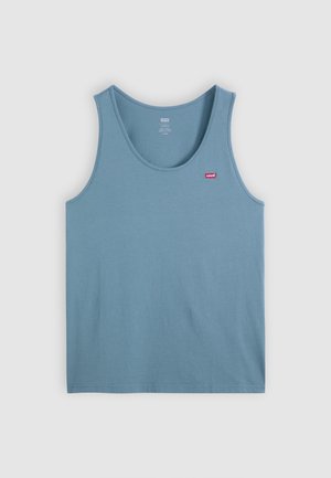 Débardeur en coton bleu clair avec un col rond et sans manches. Comprend une petite étiquette logo rouge sur la zone de la poitrine gauche.