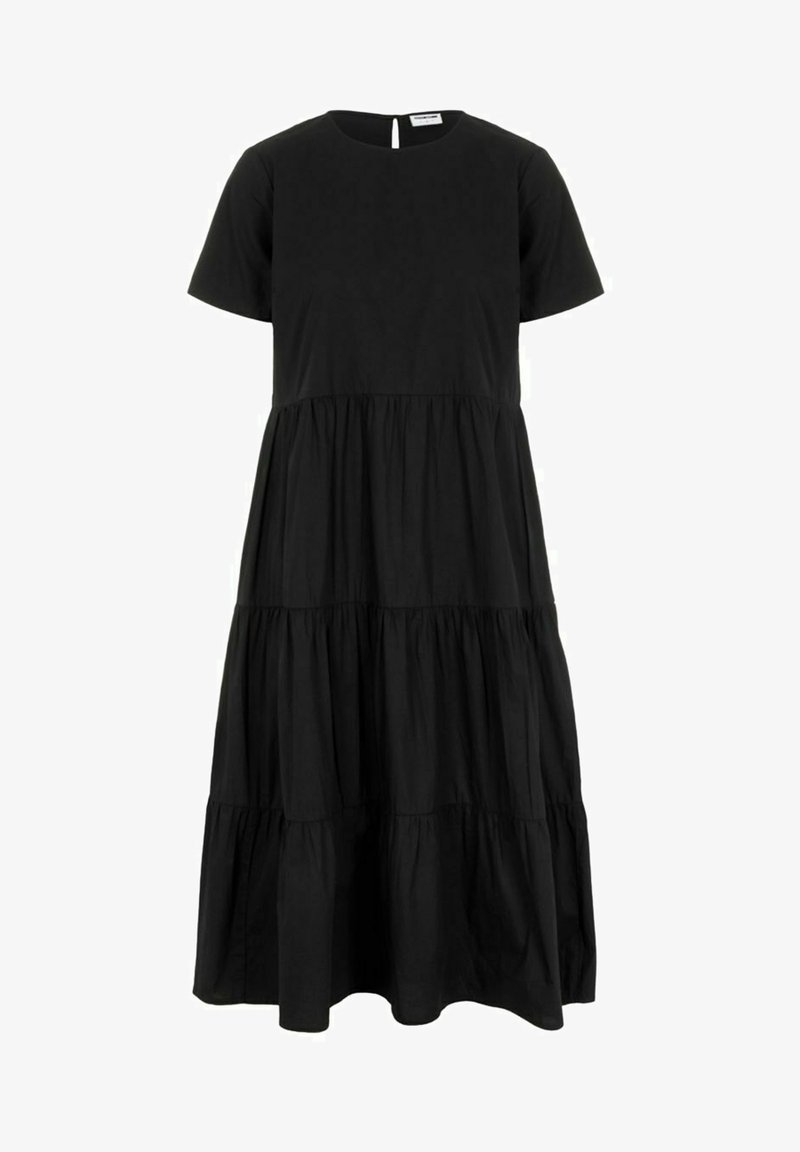 Μαύρο, κοντομάνικο φόρεμα με στρογγυλή λαιμόκοψη, σε tiered σχέδιο και κλείσιμο στο πίσω μέρος με κουμπί. Φτιαγμένο από ελαφρύ ύφασμα με λεία υφή.