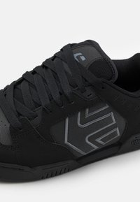 Etnies FAZE - Sapatilhas - black dirty wash