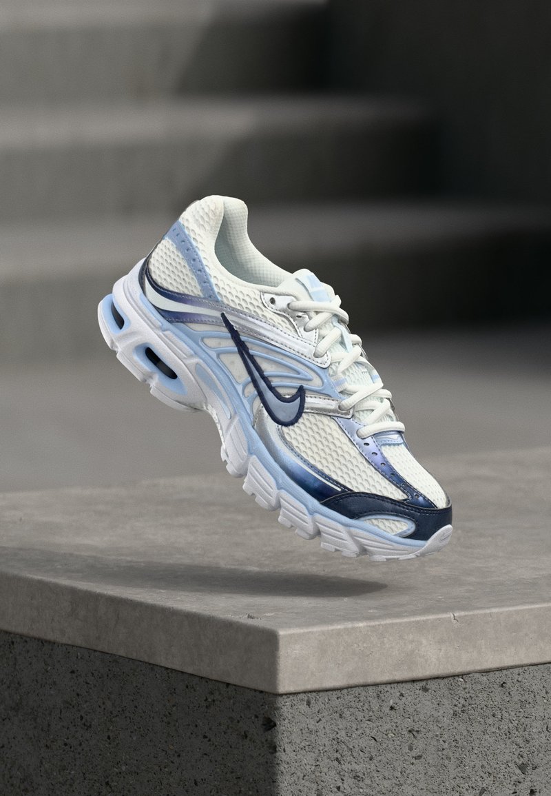 AIR MAX MOTO 2K SE white/hydrogen blue/metallic silver-coloured/midnight navy/white