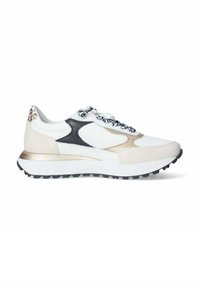 Sneaker in tessuto bianco e camoscio, con accenti neri e dettagli dorati. Forma affusolata con suola testurizzata e lacci a motivo.