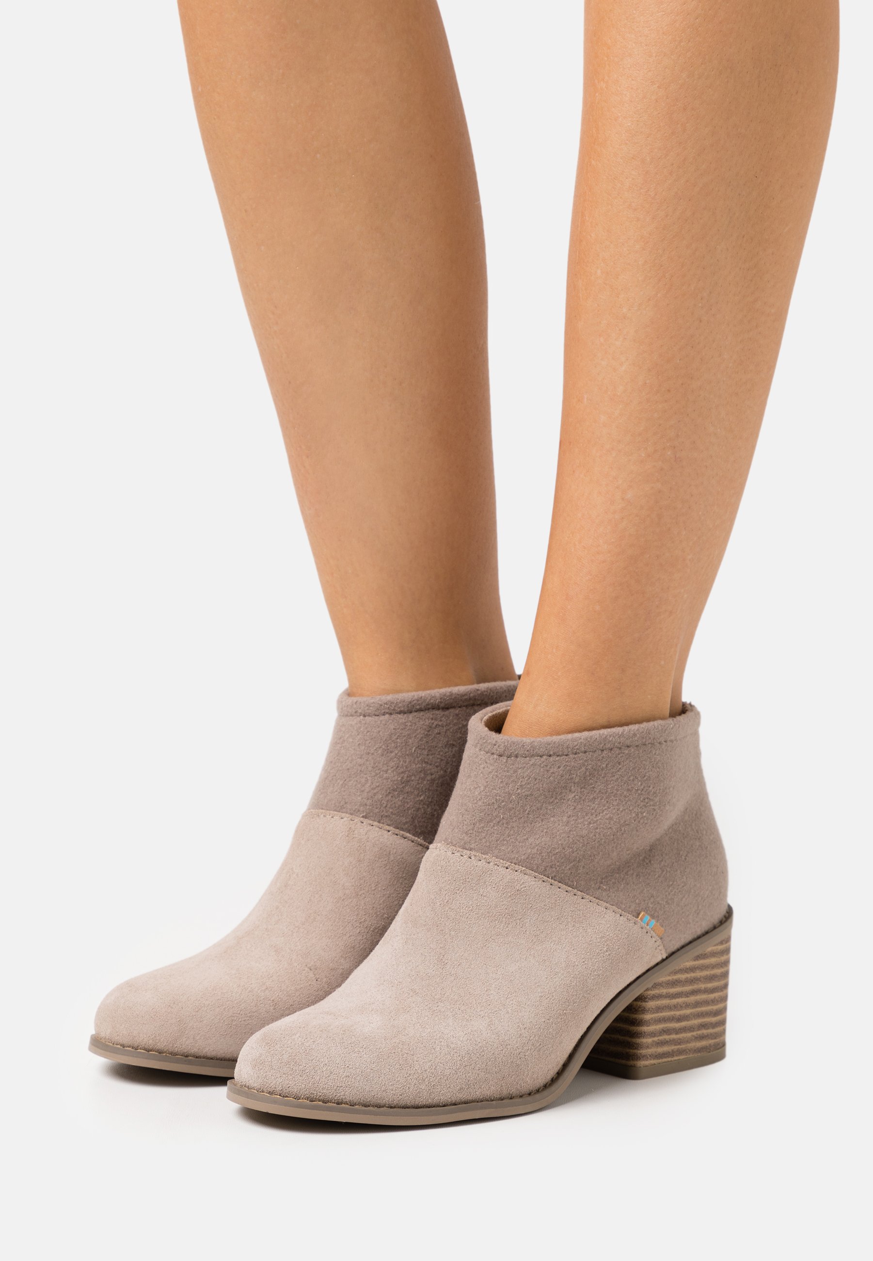 toms grey boots