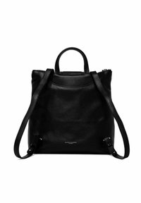 Zainetto in pelle nera con superficie testurizzata, doppi spallacci e manico superiore. Presenta una chiusura con zip e un logo sulla parte anteriore.