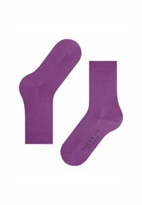 Un paio di calze viola semplici a metà polpaccio, vista laterale e vista della suola, con il testo "FALKE 37-38 SOFT MERINO" sulla suola.