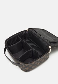 Guess WILDER COSMETIC ORGANIZER CASE - Estojo - brown