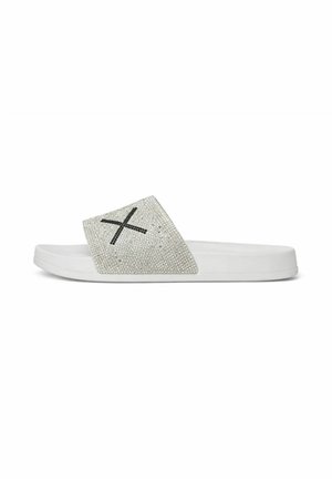 Sandalo slide bianco con fascia larga in strass argento con disegno nero a 'X' sulla parte superiore.