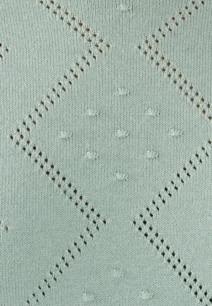 Lichtgroene gebreide stof met diamantpatronen, kleine gestructureerde stippen en contrasterende bruine accenten in de stiksels. Zachte textuur.