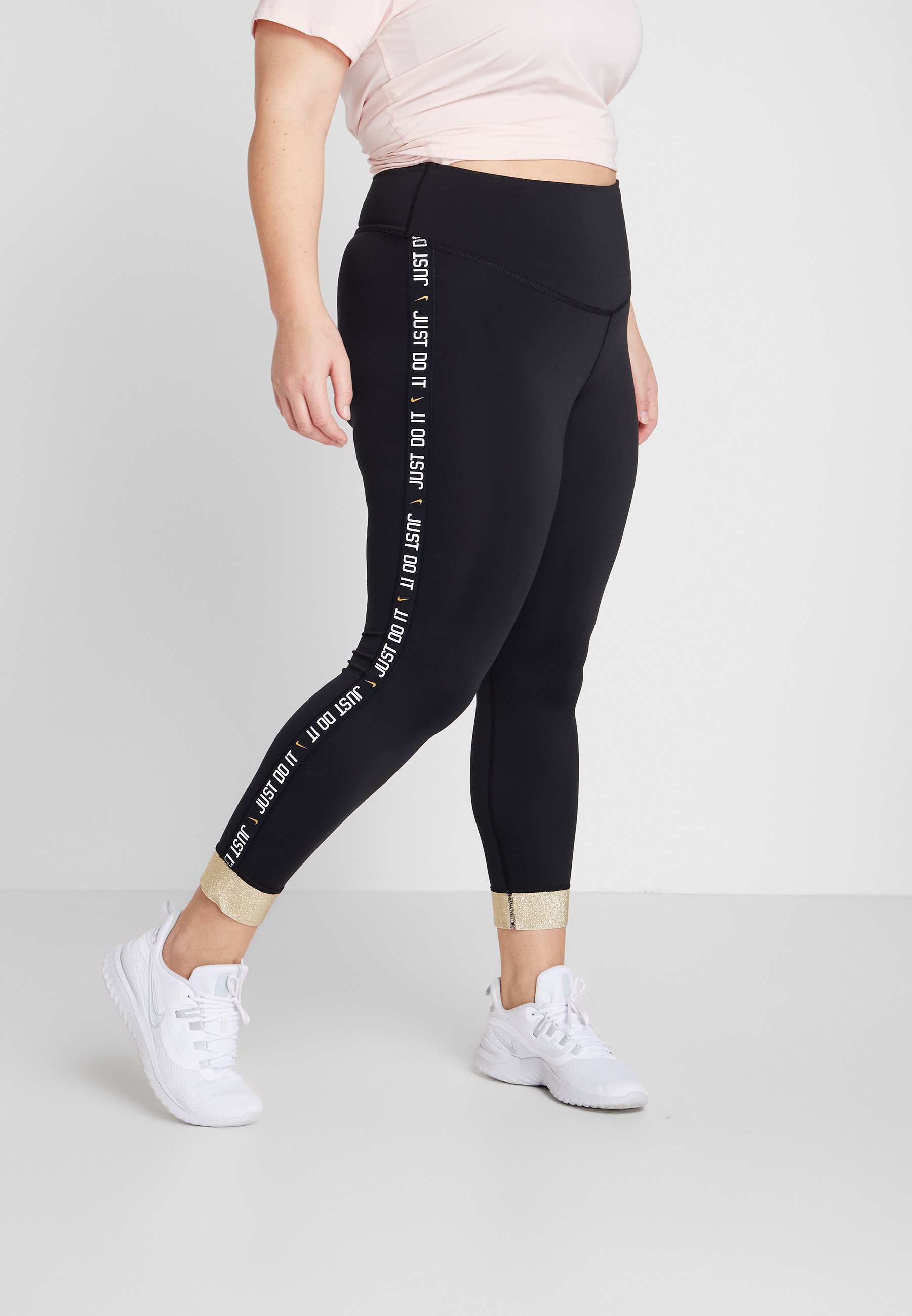 Nike Performance One 7 8 Plus Tights Black Metallic Gold Svart Zalando Se