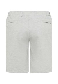 Pantaloni corti grigi chiari realizzati in materiale testurizzato, dotati di una cintura liscia, due tasche posteriori e una vestibilità comoda.