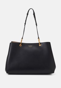 Czarna skórzana torba tote o gładkiej fakturze, z dwoma długimi paskami, akcentami w kolorze złotym i minimalistycznym wzornictwem.