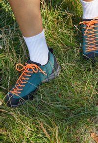MOJITO TRAIL GORE TEX - Fjellsko - botanic green/orange pop