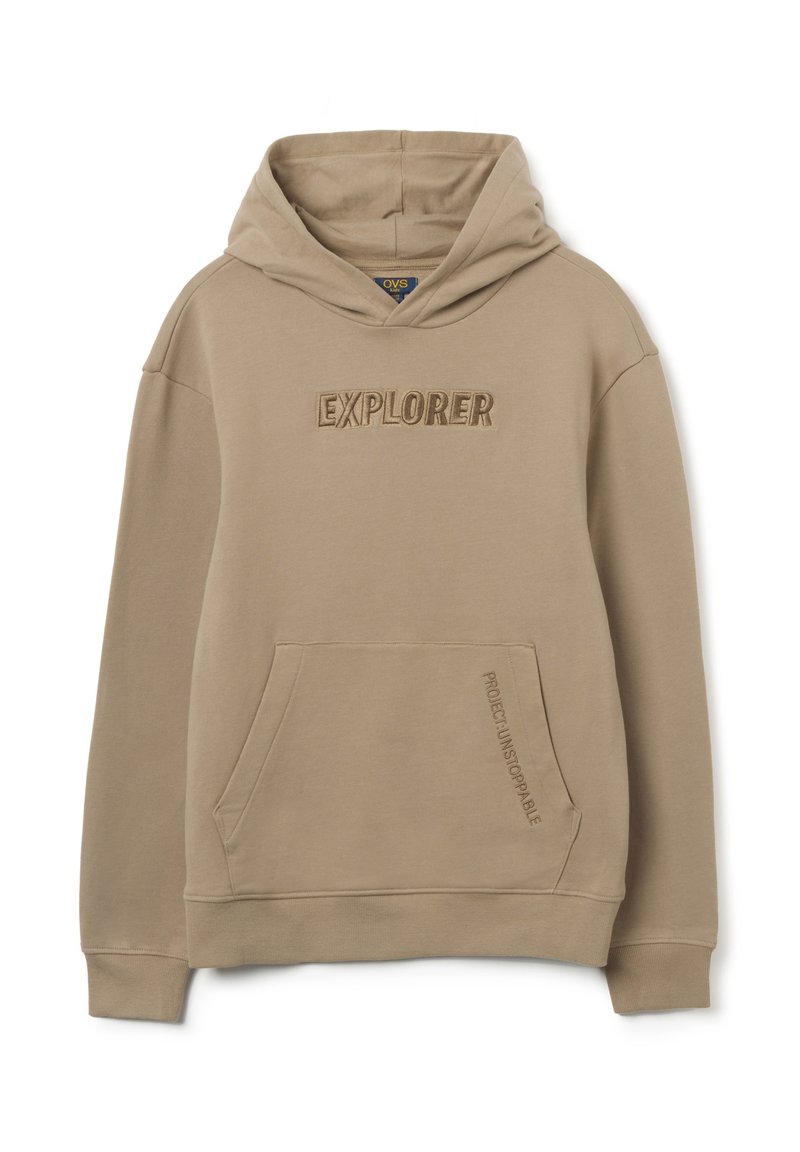 Sudadera beige con capucha ajustable, bolsillo canguro delantero y el texto "EXPLORADOR" bordado en el pecho. Tela suave y lisa.
