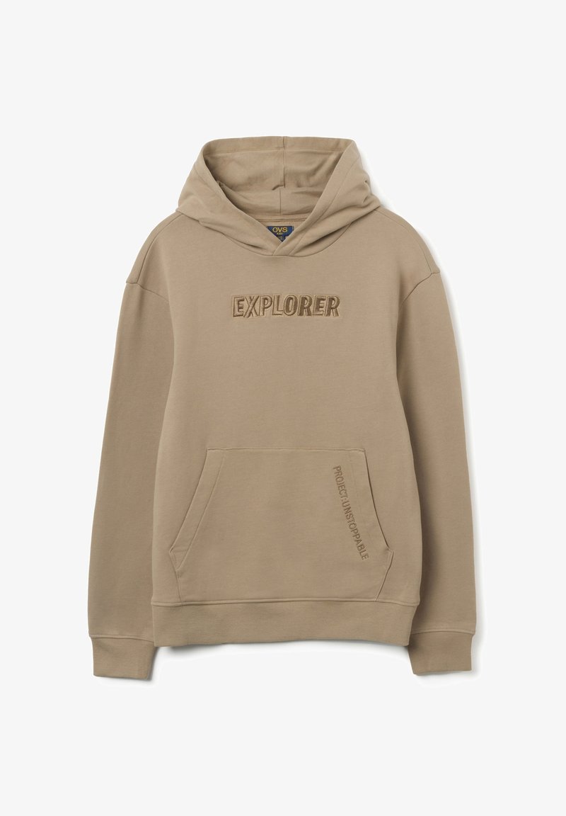 Sudadera beige con capucha ajustable, bolsillo canguro delantero y el texto "EXPLORADOR" bordado en el pecho. Tela suave y lisa.