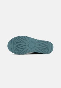 UGG CLASSIC ULTRA MINI - Stivali da neve  - deep ice
