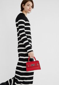 Stradivarius Handtasche - red