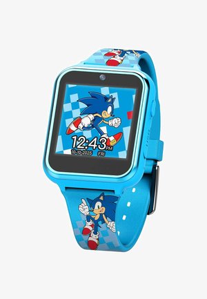 Orologio digitale con un cinturino in silicone blu che presenta grafiche di Sonic the Hedgehog. Lo schermo quadrato mostra ora e data su uno sfondo blu.
