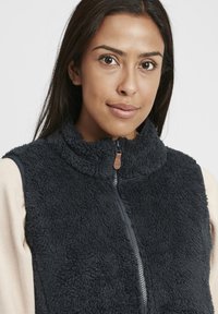 Oxmo OXTHERI - Veste sans manches - insignia b