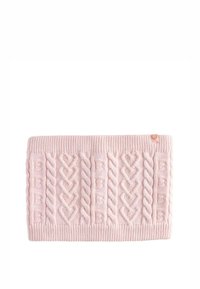 Roza pleten topli ovratnik z vzorcem kavljaste pletenine, ki vključuje vzorce src, rebraste robove in majhen okrogel logotip.