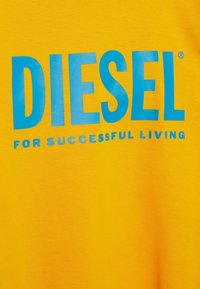 Diesel JUST LOGO UNISEX - Triko s potiskem - yellowish orange