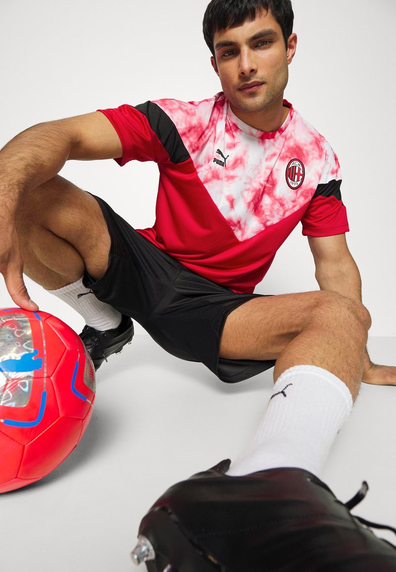 Herren Shirts | Puma AC MAILAND ICONIC TEE Vereinsmannschaften tango red/black/rot - PM05177 Herren Shirts | Puma AC MAILAND ICONIC TEE Vereinsmannschaften tango red/black/rot - PM05177