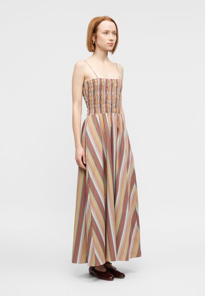 Μακρύ φόρεμα με κορσέ με λάστιχο, διαθέτοντας πολύχρωμες λοξές ρίγες σε αποχρώσεις μπεζ, πορτοκαλί και μπλε, συμπληρωμένο με λεπτές τιράντες.