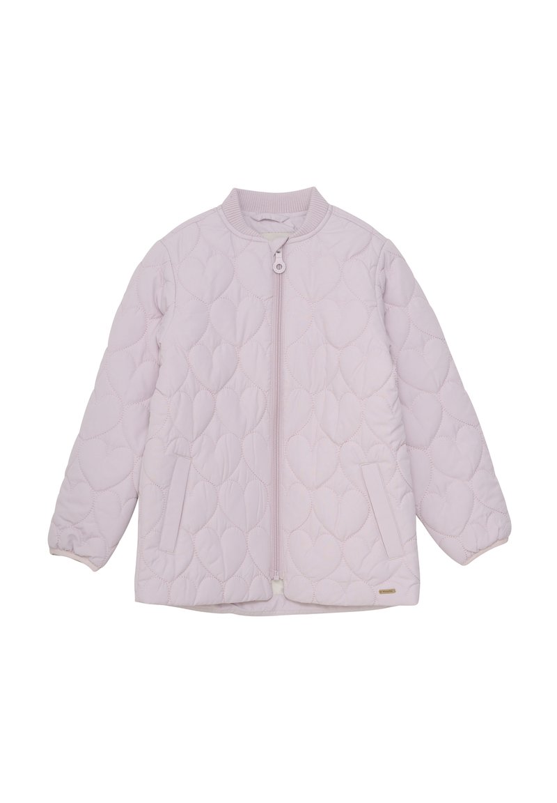 Ljust rosa quiltad jacka med hjärtformad sömnad, ribbad krage och mudd, framdragkedja och två sidofickor.