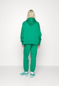 Nike Sportswear HOODIE - Sweatshirt com capuz - malachite sail