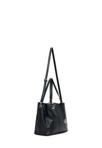 Zwarte leren tote bag met een gestructureerde oppervlakte, dubbele schouderbanden en zilverkleurige hardware. Heeft een geometrisch patroon aan de voorkant.