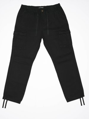 Sorte cargo bukser med elastisk talje, snøre, flere sidelommer og tapered ben. Fremstillet af slidstærkt stof med en glat tekstur.