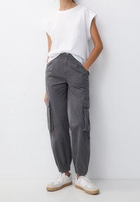 PULL&BEAR Cargobroek - grey