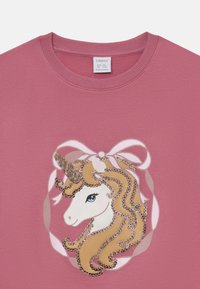 Rosa Sweatshirt mit einem Einhorn-Graphic, das eine goldene Mähne, glitzernde Akzente und eine Schleife zeigt. Rundhalsausschnitt mit geripptem Saum.