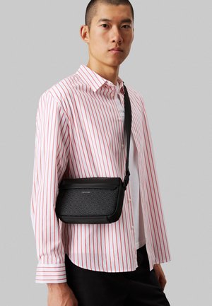 MUST CAMERA BAG MONO - Borsa a tracolla - classic mono black