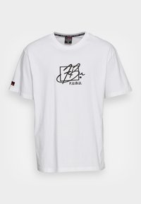 FUBU SCRIPT ESSENTIAL - Triko s potiskem - white