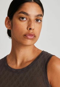 GAI+LISVA ALBERTE S LESS - Toppi - mulch