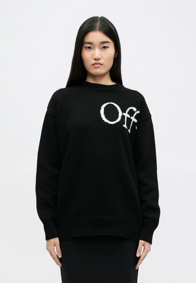 Maglione lavorato a maglia nera con una trama spessa, caratterizzato da un grande logo bianco "Off." sul davanti. Collo e polsini a coste.