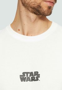 s.Oliver MIT STARWARS®  - T-Shirt print - weiß