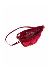 Rode schoudertas van textuurstof, met afgeronde roze en oranje accenten, een verstelbare schouderband en een binnenzak met een kleurrijke voering.