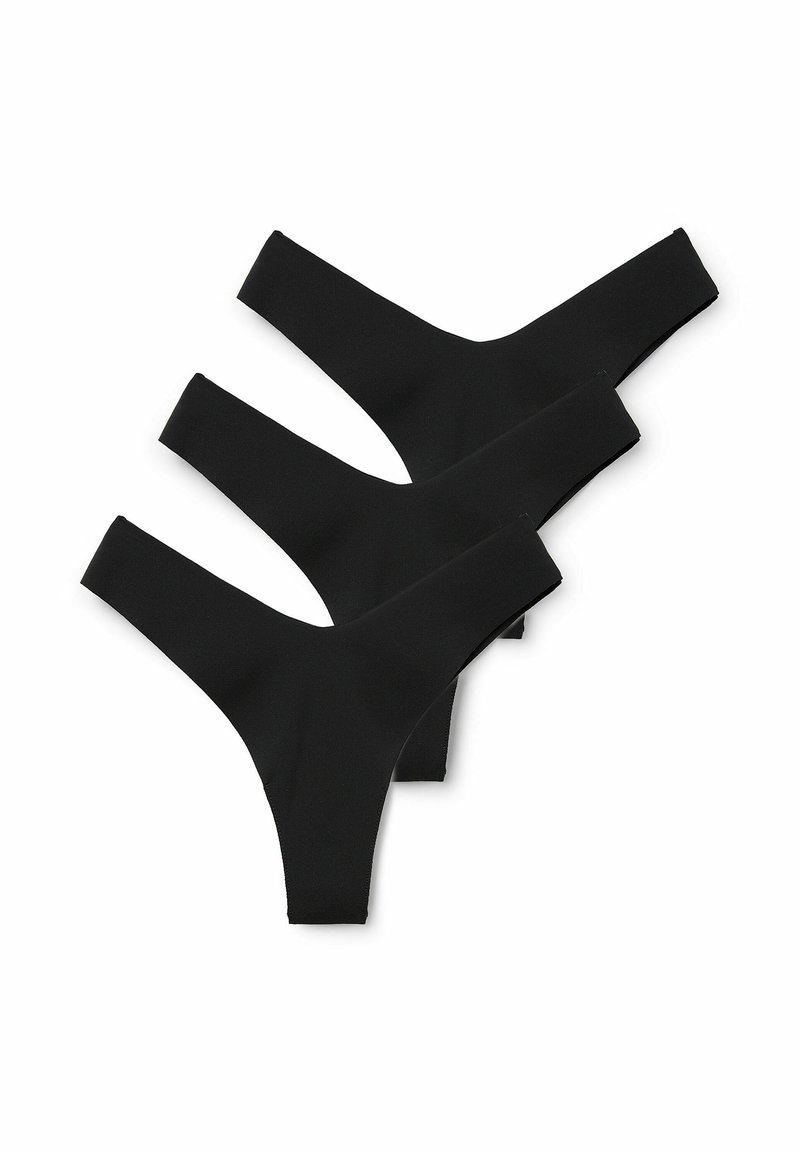 Trzy czarne stringi wykonane z gładkiego materiału, z minimalistycznym wzornictwem i V-kształtnym krojem w pasie.