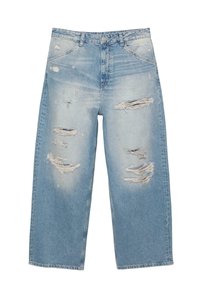 Svetlo modre široke kavbojke z več trganimi detajli na sprednjih stegnih in bledenim denim teksturo.