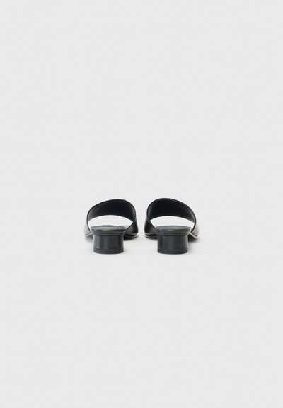 MM6 Maison Margiela Šľapky na opätku - black