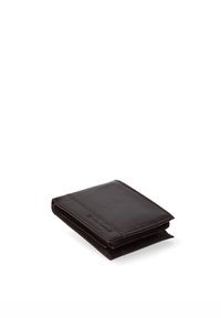 Bruine leren portemonnee met een gestructureerd oppervlak, bi-vouw ontwerp, voorzien van zichtbare stiksels en een slank profiel.