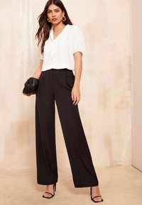 Friends Like These SHORT SLEEVE BOW FRONT REGULAR FIT - Pusero - white