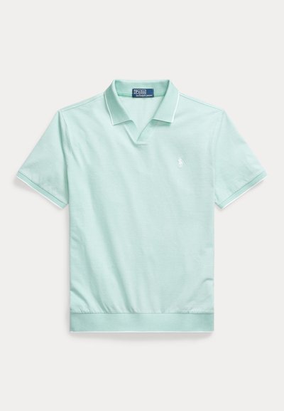 Ανοιχτό μέντα πράσινο πόλο μπλουζάκι από βαμβάκι, με υφή υφάσματος, κοντά μανίκια, ντεκολτέ σε σχήμα V και λευκές λεπτομέρειες στο γιακά και το τελείωμα.