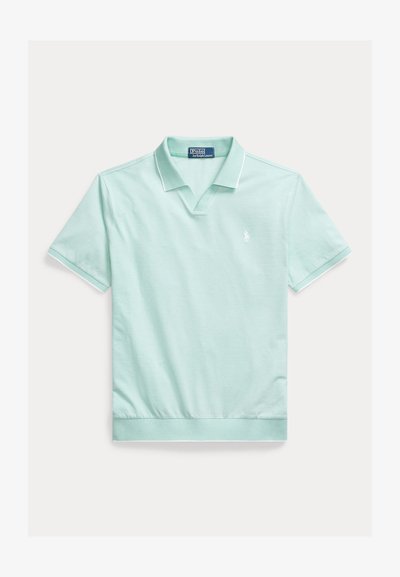 Ανοιχτό μέντα πράσινο πόλο μπλουζάκι από βαμβάκι, με υφή υφάσματος, κοντά μανίκια, ντεκολτέ σε σχήμα V και λευκές λεπτομέρειες στο γιακά και το τελείωμα.