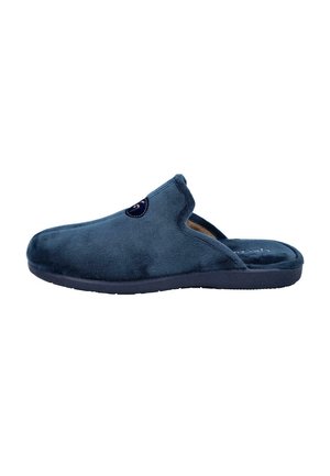 Zapatillas de casa azul marino tipo slip-on, fabricadas en un material suave con una superficie texturizada, con punta redondeada y un pequeño logotipo bordado.
