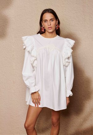 SOL SEEKER RUFFLE MINI DRESS - Kjole - white