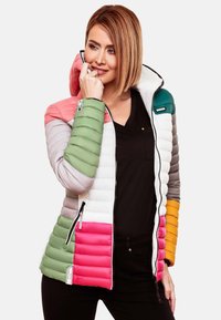 Gevoerde jas met een mix van kleuren: roze, groen, wit, grijs en oranje. Heeft een ritssluiting, kap en zijzakken. Gelaagde stof.